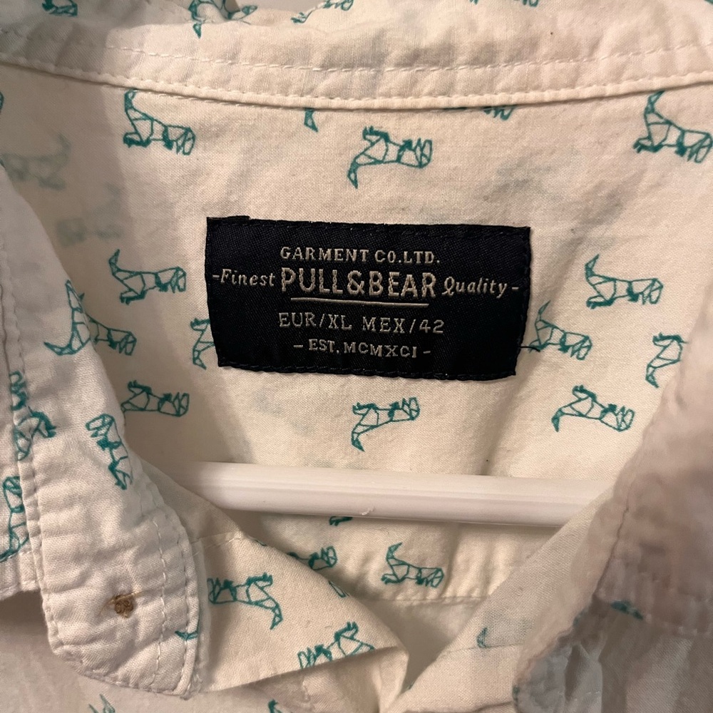 Pull&Bear White Short-Sleeve Button-Down Shirt with Geometric Dinosaur Print
